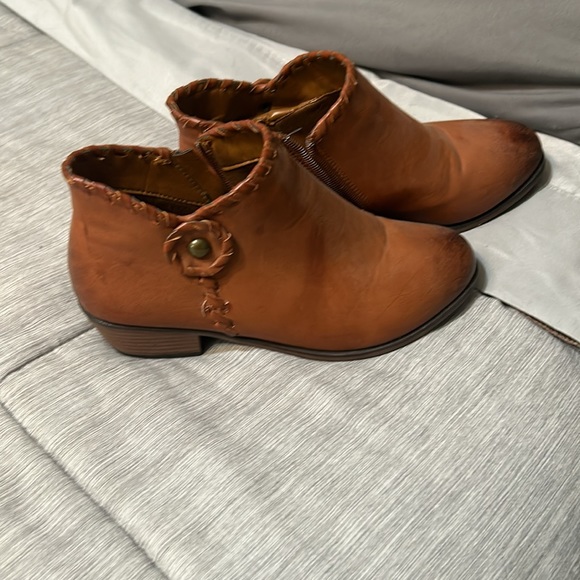 Women’s Booties size 6.5 - Picture 2 of 9